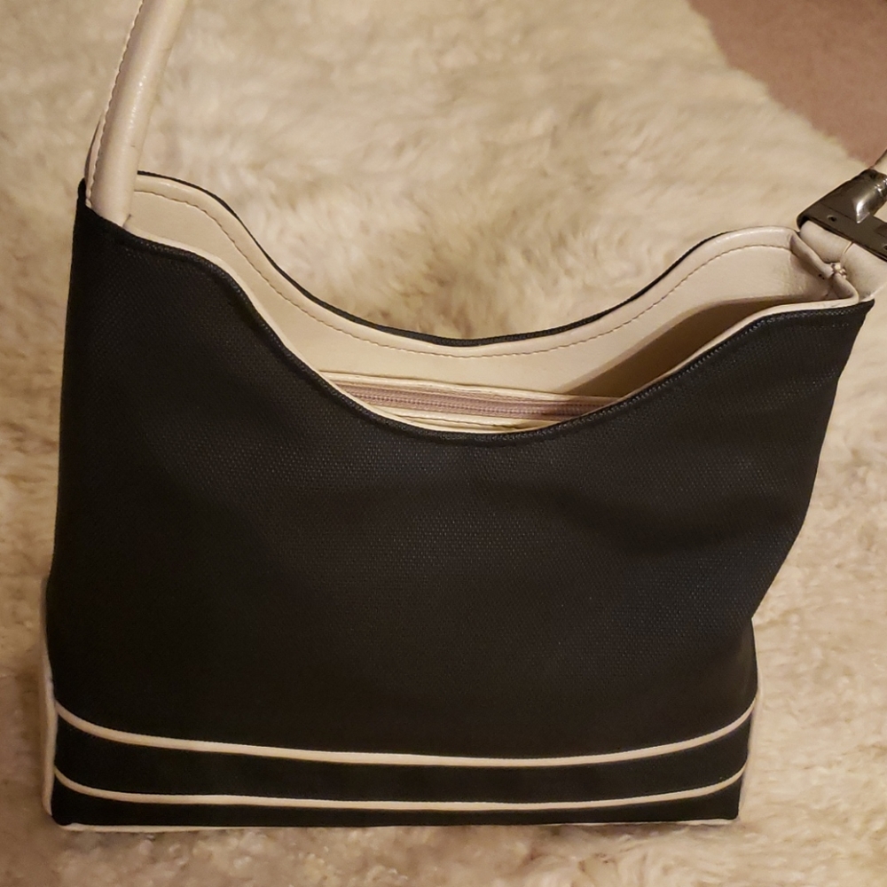 Purse - Picture 2 of 8